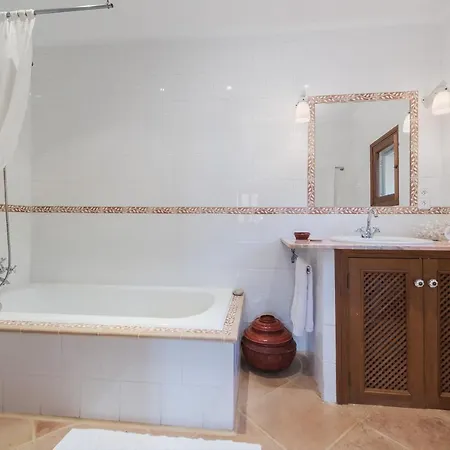 Villa Punxa Dalt - Traditional With Heatable Pool