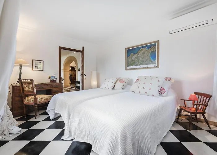 Punxa Dalt - Traditional With Heatable Pool פוינסה