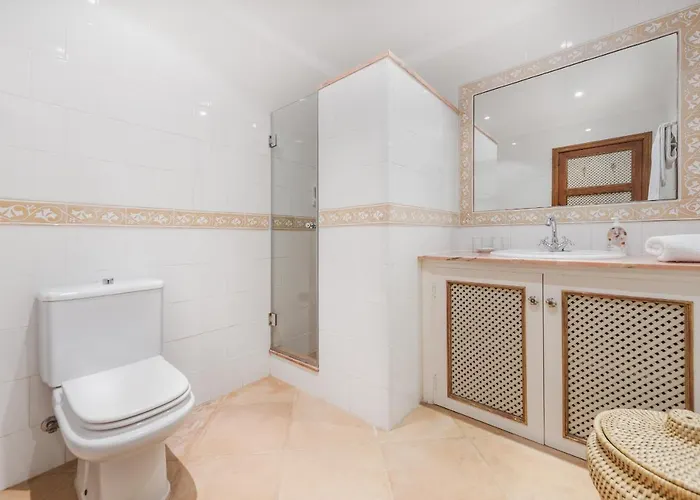 Punxa Dalt - Traditional With Heatable Pool