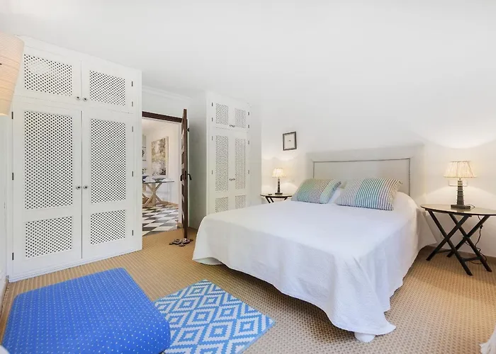 Punxa Dalt - Traditional With Heatable Pool