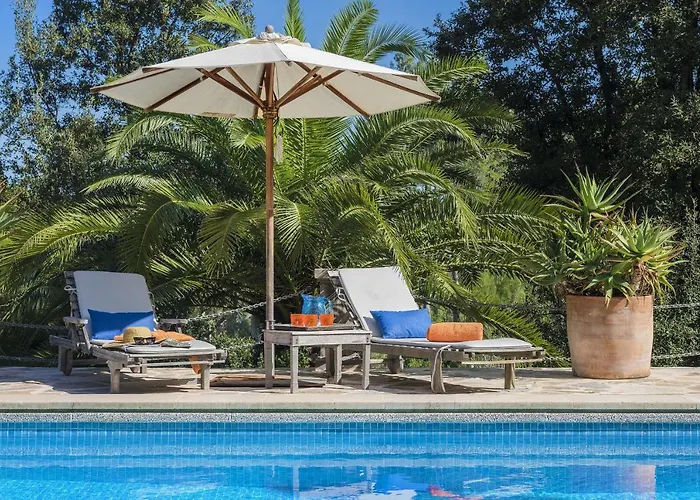 Villa Punxa Dalt - Traditional With Heatable Pool