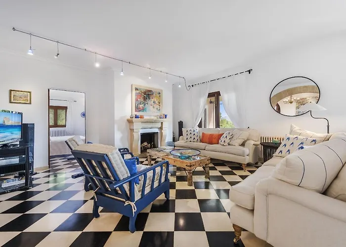 Punxa Dalt - Traditional With Heatable Pool פוינסה