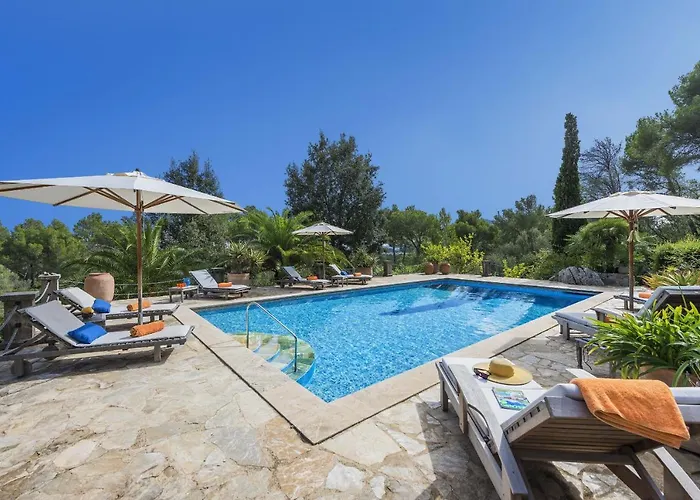 Punxa Dalt - Traditional With Heatable Pool